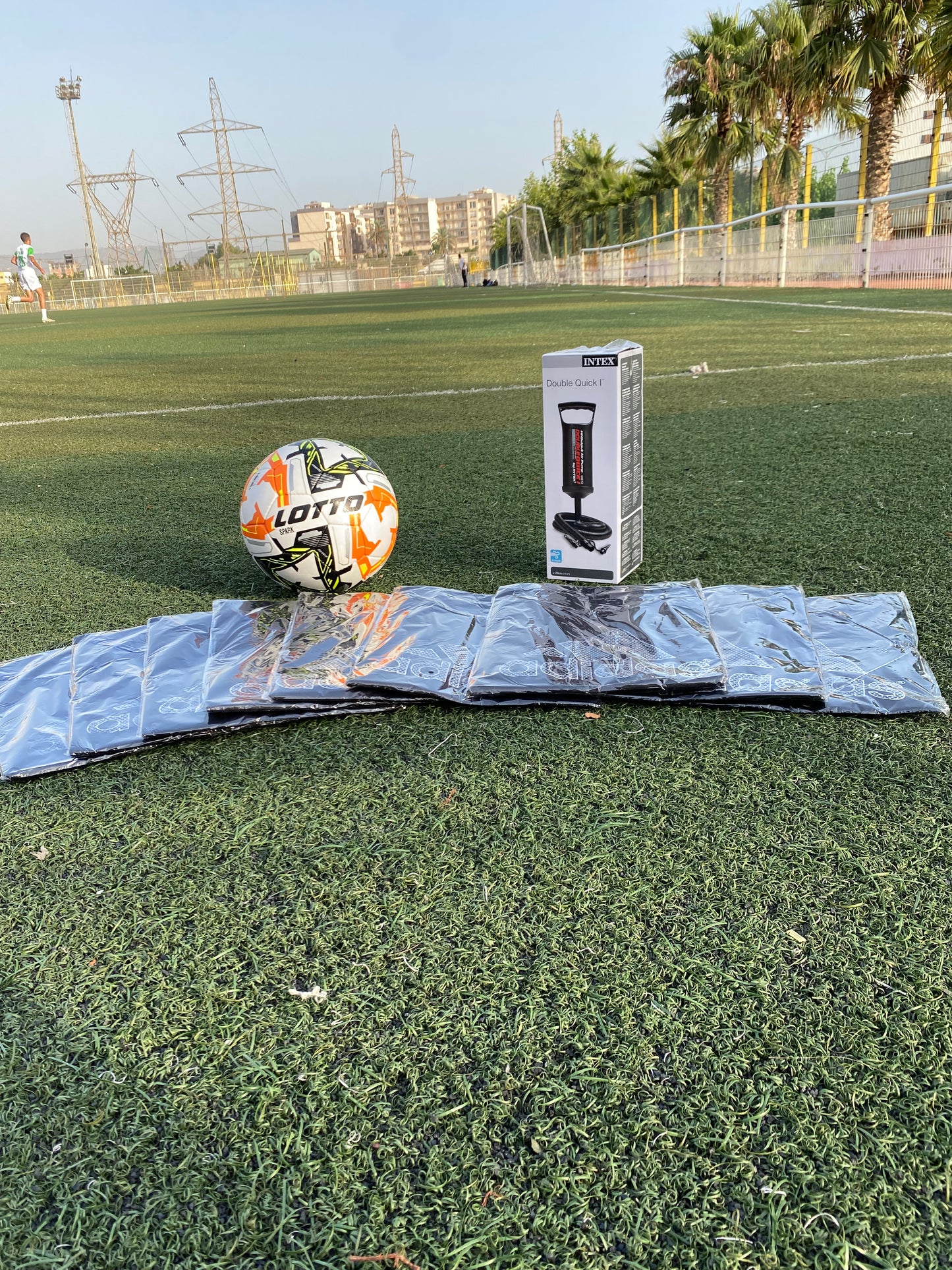 باك 9 تيشرتات + كرة قدم + مضخة